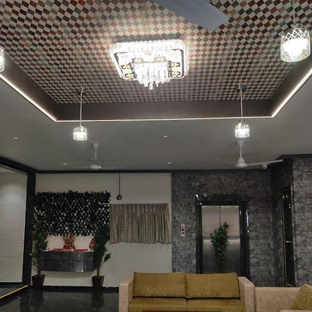 Hotel Selfie Inn Amhedabad Dış mekan fotoğraf