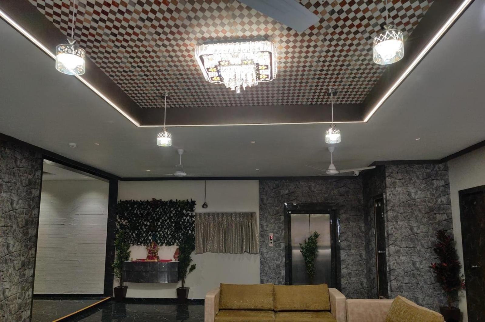 Hotel Selfie Inn Amhedabad Dış mekan fotoğraf