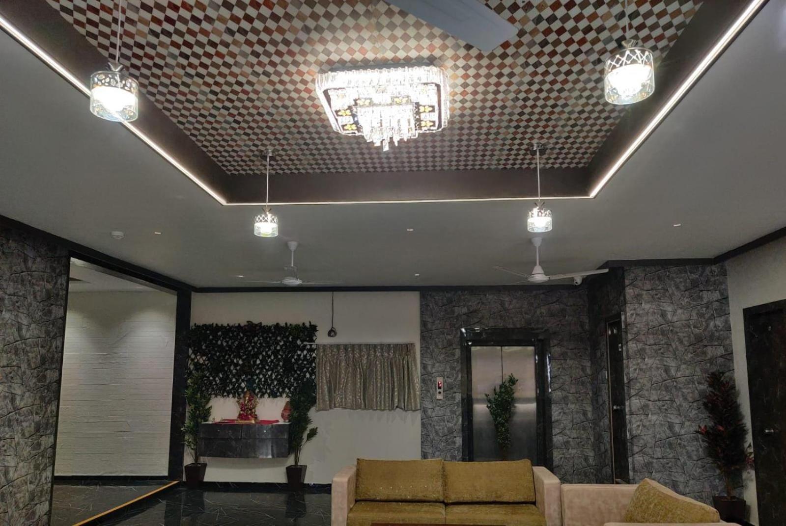 Hotel Selfie Inn Amhedabad Dış mekan fotoğraf